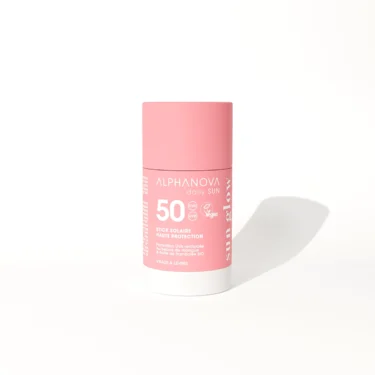tick solaire visage SPF50 sur fond blanc, protection UVA renforcée, au beurre de mangue et huile de framboise bio.