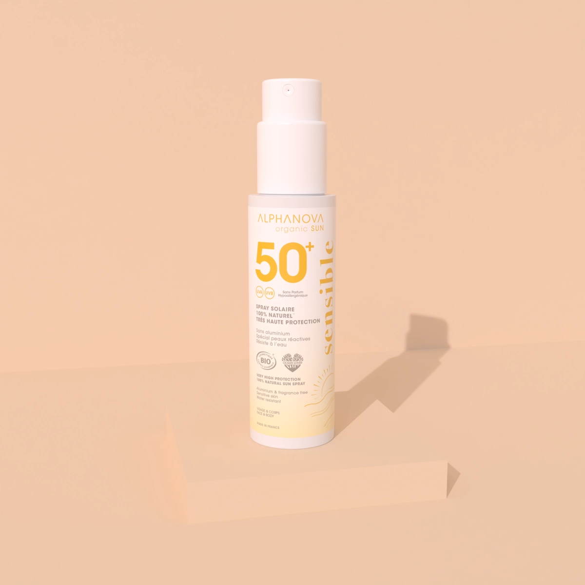 Spray solaire peau sensible SPF 50+ – flacon sur fond uni