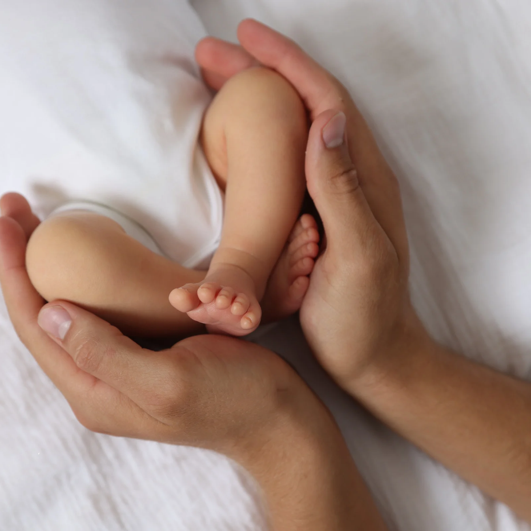 Peau de bébé en automne : comment la protéger du froid et du vent ?